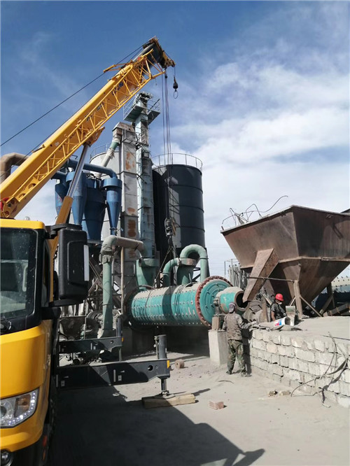 公主岭市设备搬运等各类工程项目中，吊车起着关键作用