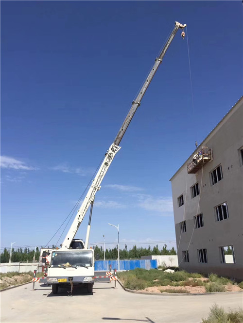 公主岭市“轻装强干”—— 吊车的 “轻量化臂架” 技术