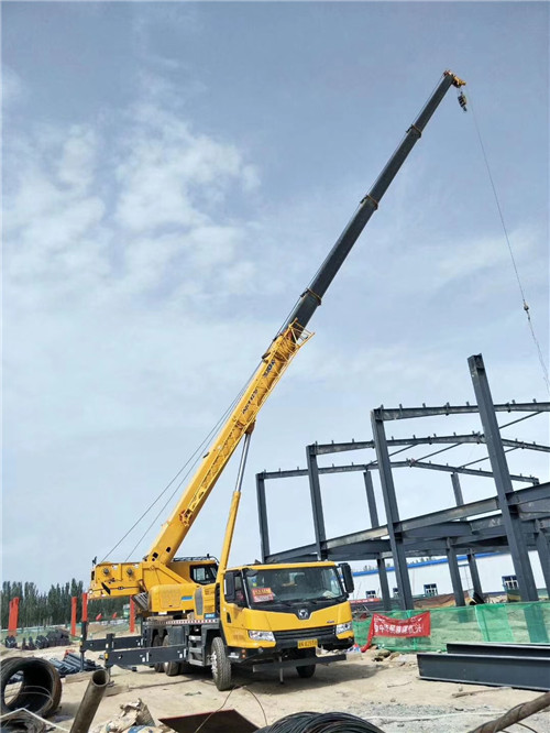 公主岭市超高层建筑钢结构吊装案例